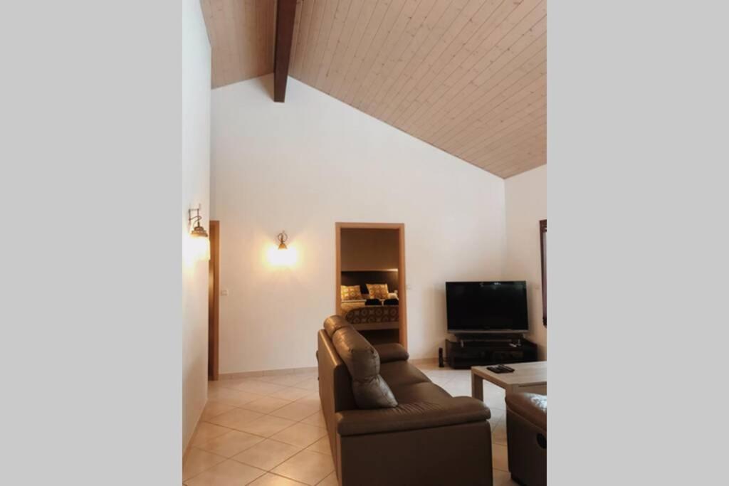 Maison Entiere Au Pied Du Plateau Du Retord 2 Chambres Sdb - Vouvray Ochiaz Екстериор снимка