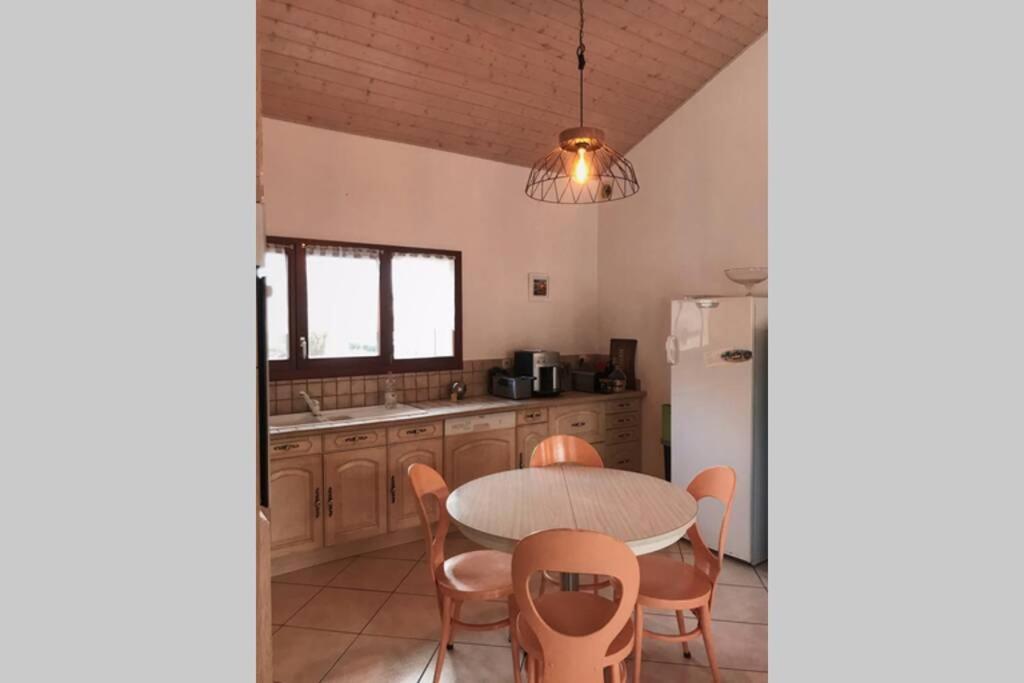 Maison Entiere Au Pied Du Plateau Du Retord 2 Chambres Sdb - Vouvray Ochiaz Екстериор снимка